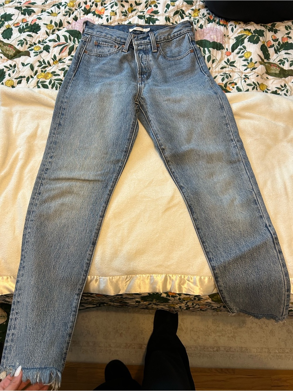 !!NWOT!! WOMEN’S LEVI’S PREMIUM WEDGIE STRAIGHT JEANS SZ 24 - RETAIL $110